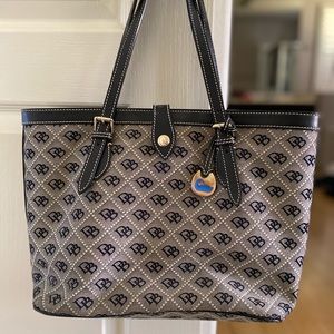 Dooney & Bourke Tote